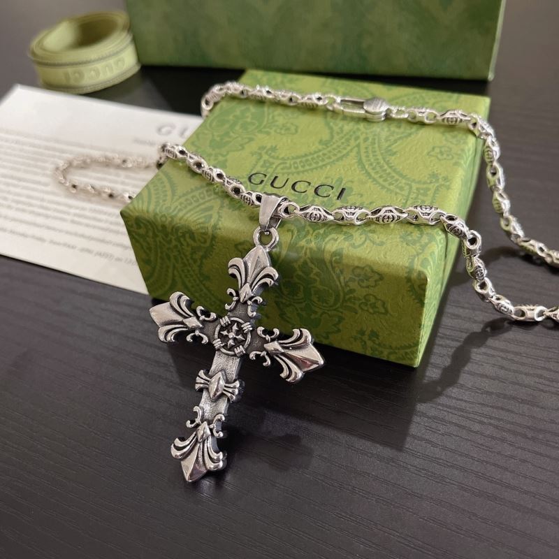 G*u*i necklaces